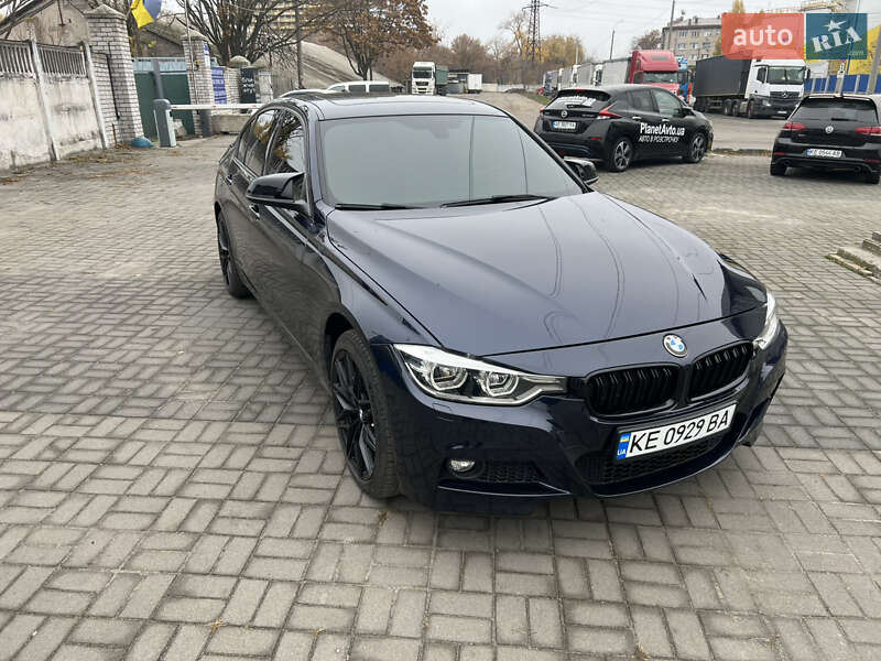 Седан BMW 3 Series 2017 в Новомосковську