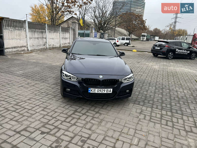 Седан BMW 3 Series 2017 в Новомосковську