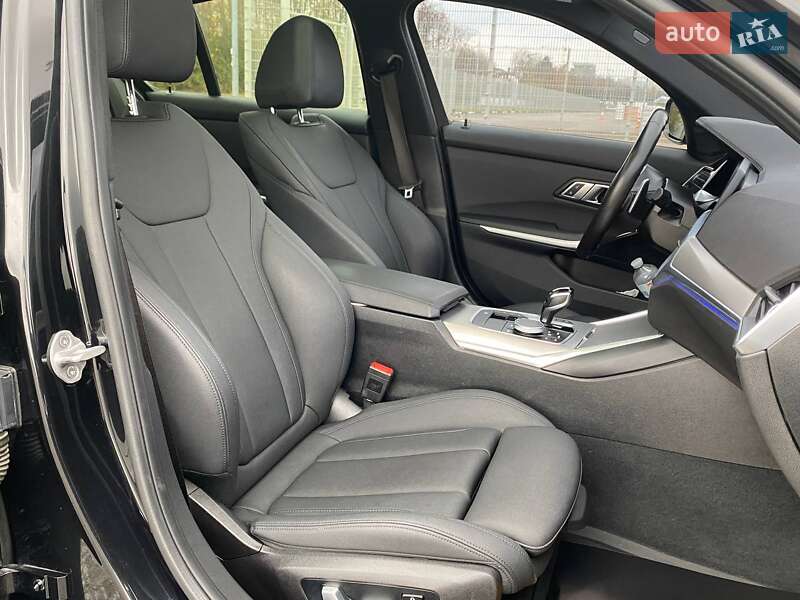 Седан BMW 3 Series 2020 в Львове