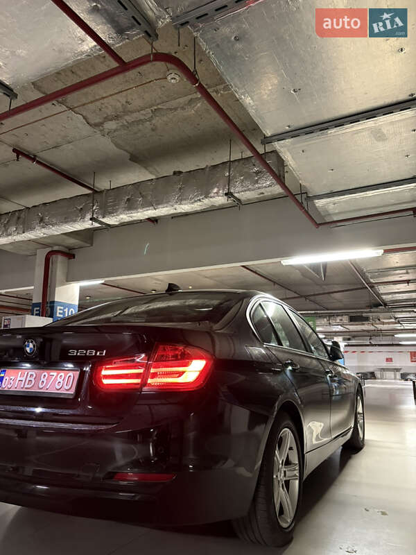 Седан BMW 3 Series 2014 в Львові