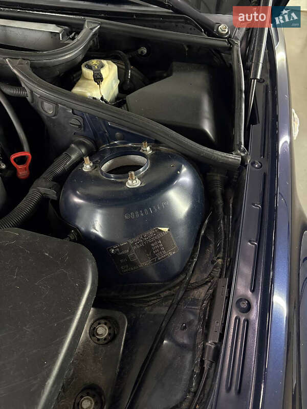 Седан BMW 3 Series 2004 в Києві