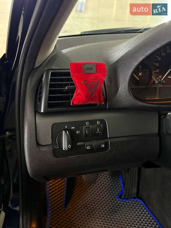 Седан BMW 3 Series 2004 в Києві