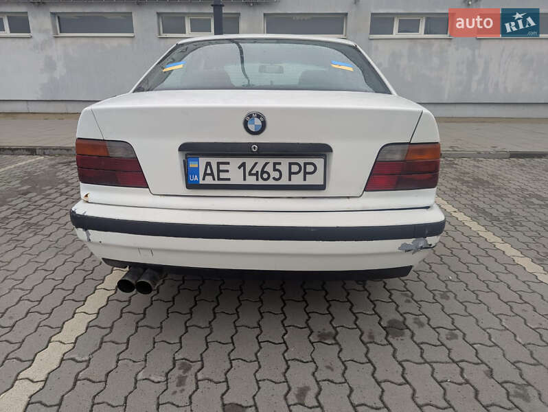 Седан BMW 3 Series 1993 в Львове
