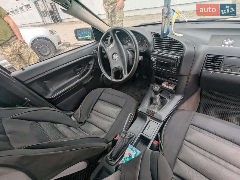 Седан BMW 3 Series 1993 в Львове