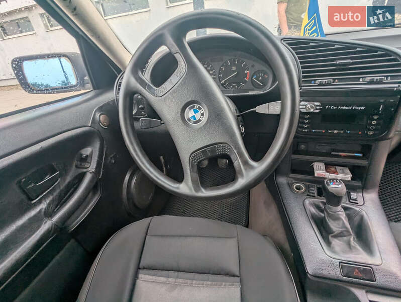 Седан BMW 3 Series 1993 в Львове