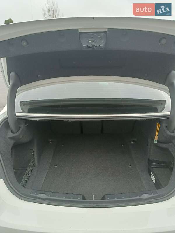 Седан BMW 3 Series 2015 в Сквире