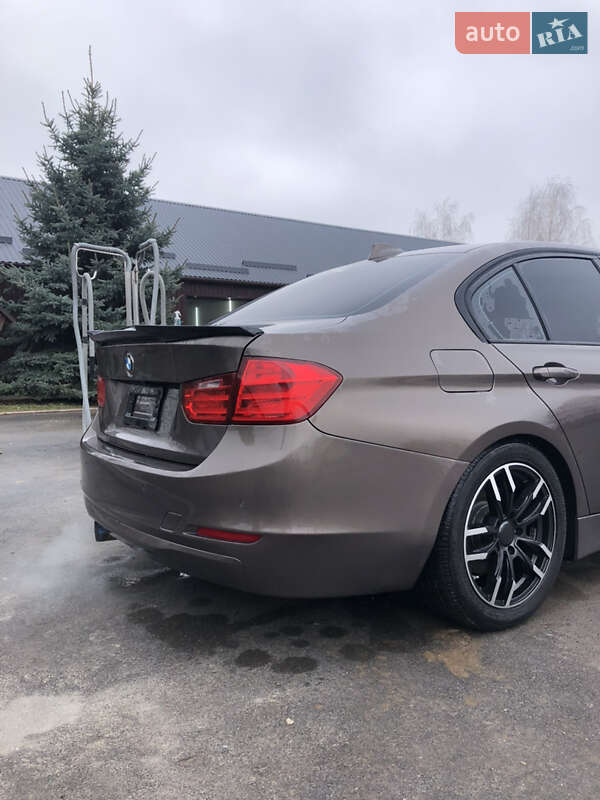 Седан BMW 3 Series 2013 в Баре