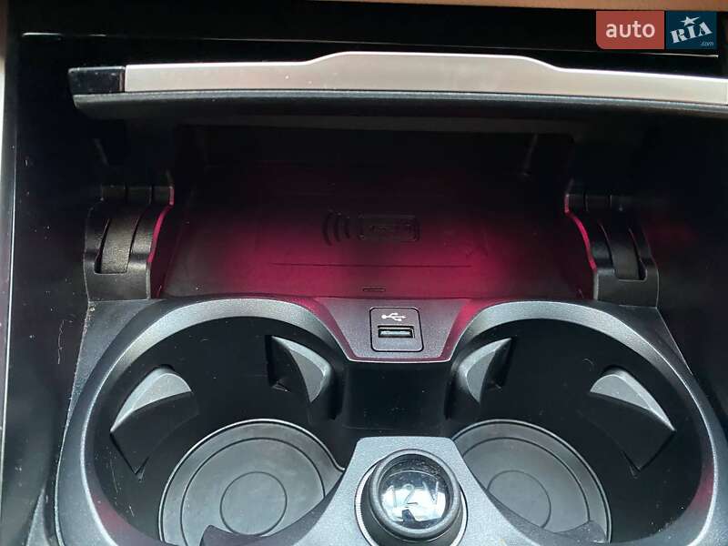 Седан BMW 3 Series 2023 в Дніпрі