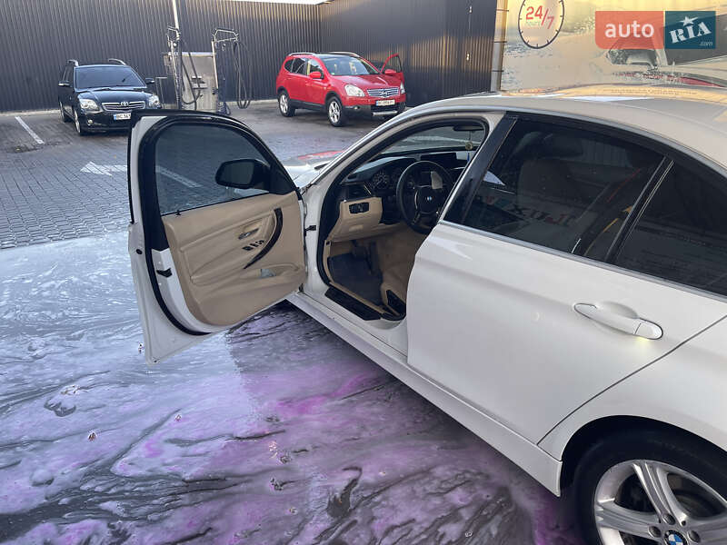 Седан BMW 3 Series 2014 в Львове