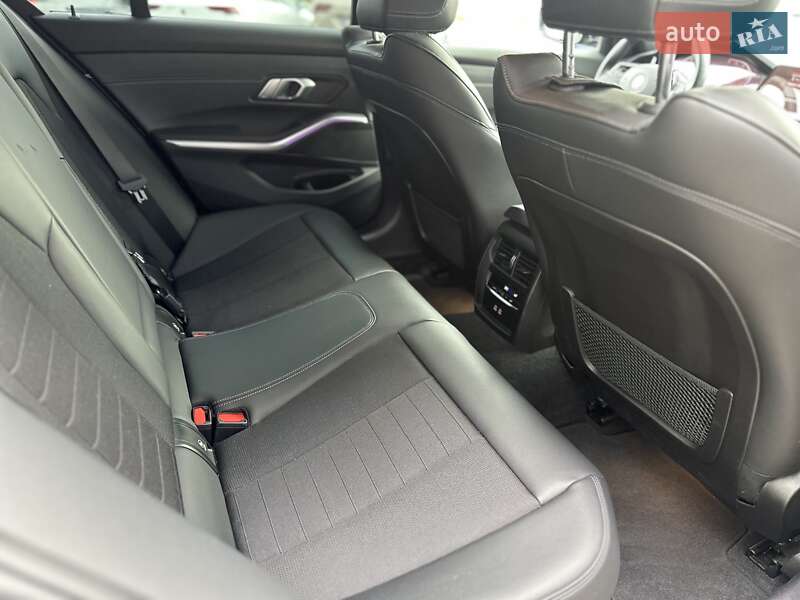 Седан BMW 3 Series 2022 в Киеве