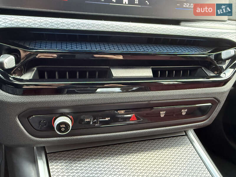 Седан BMW 3 Series 2024 в Днепре