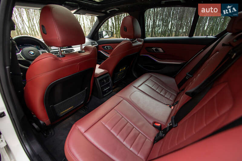 Седан BMW 3 Series 2022 в Львове