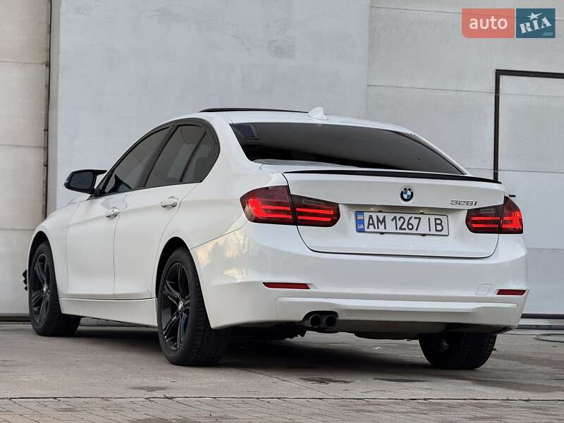 Седан BMW 3 Series 2012 в Сарнах