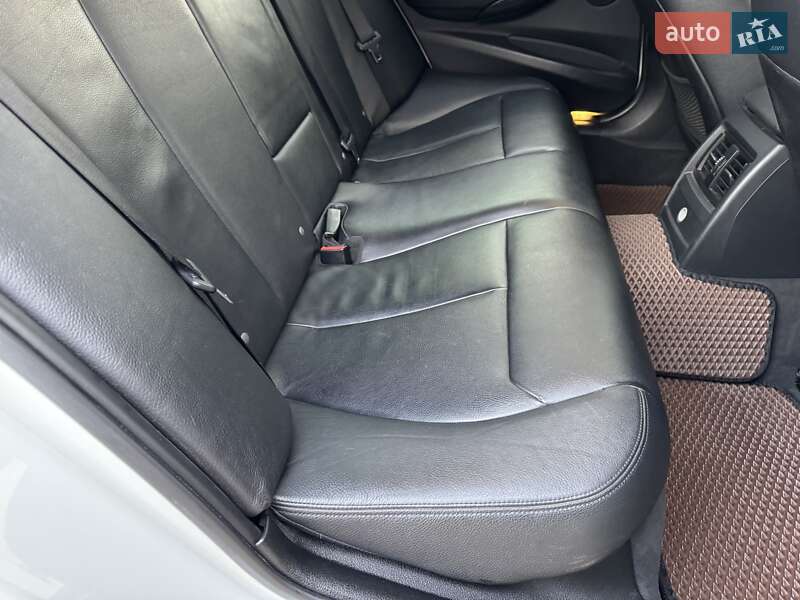 Седан BMW 3 Series 2012 в Сарнах