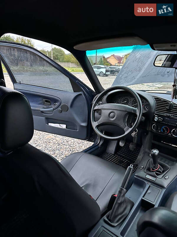 Седан BMW 3 Series 1993 в Хотине