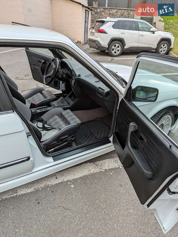 Седан BMW 3 Series 1987 в Киеве фото 18 Седан BMW 3 Series 1987 в Киеве