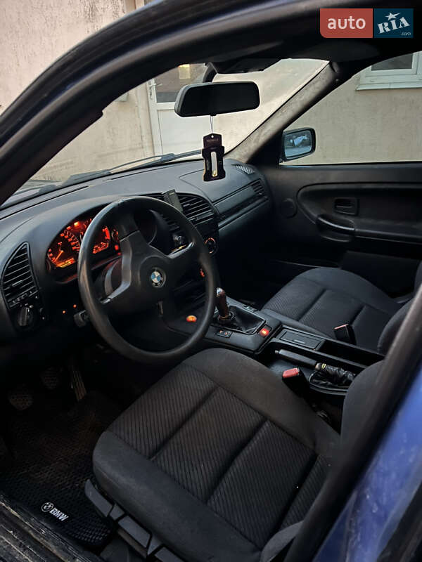 Седан BMW 3 Series 1993 в Локачах