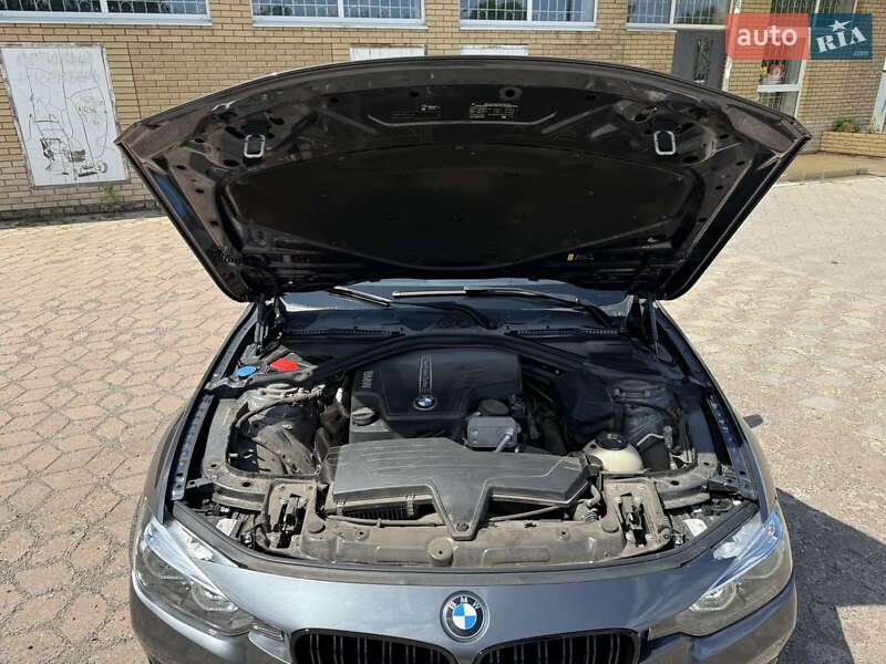 Седан BMW 3 Series 2017 в Черкасах