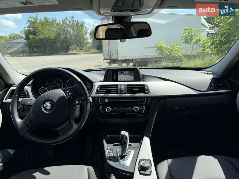 Седан BMW 3 Series 2017 в Черкасах