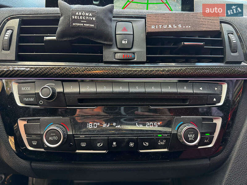 Седан BMW 3 Series 2016 в Киеве