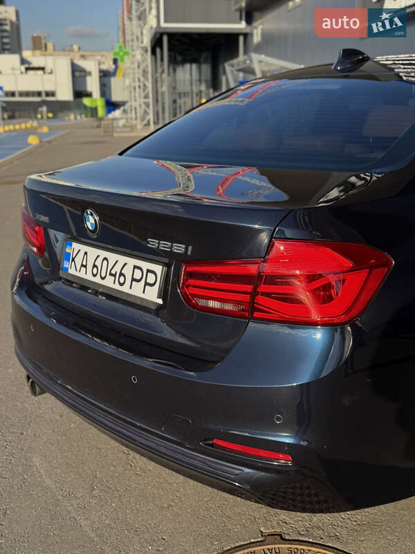 Седан BMW 3 Series 2016 в Киеве