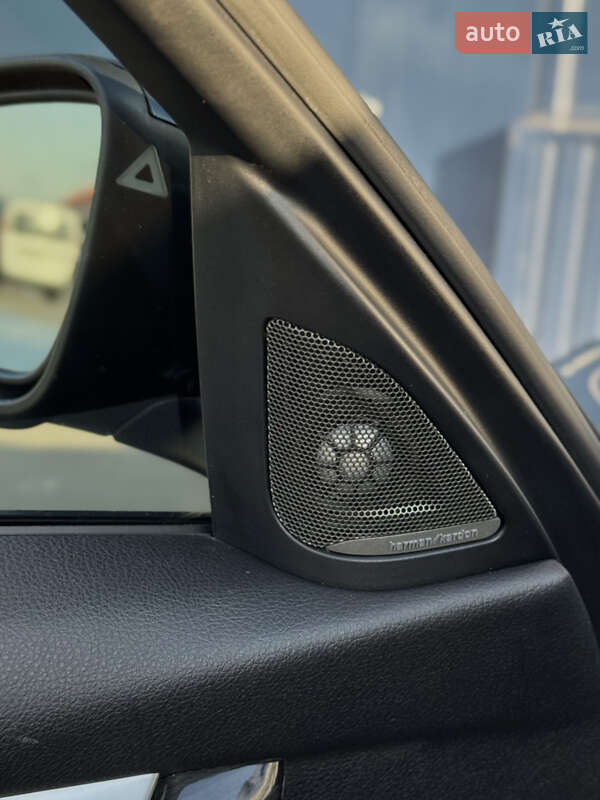 Седан BMW 3 Series 2016 в Киеве