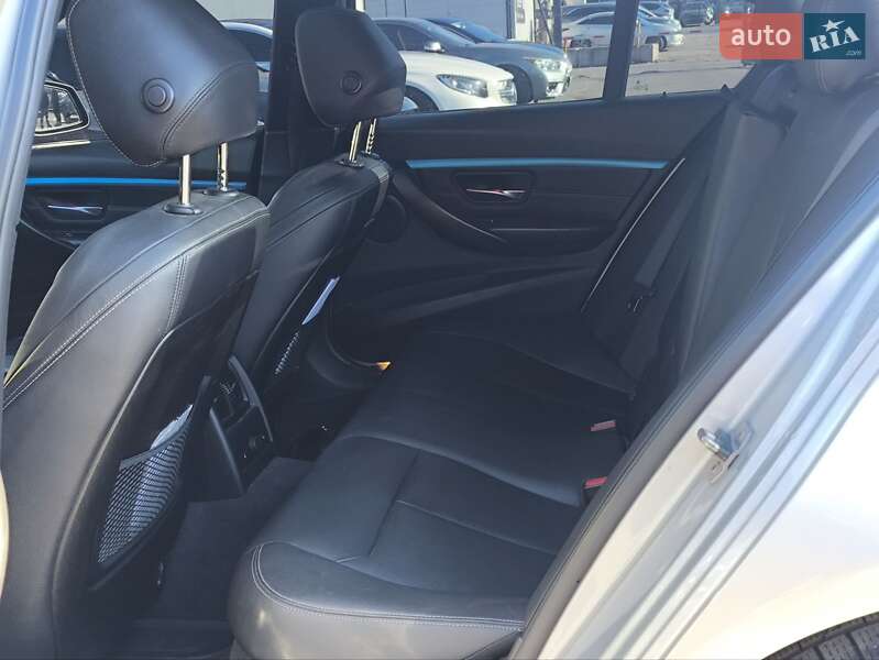 Седан BMW 3 Series 2015 в Киеве