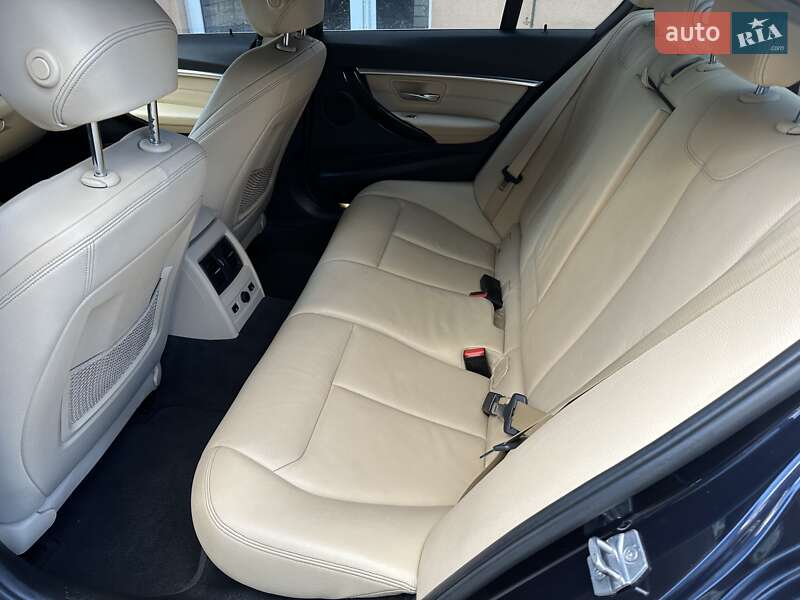Седан BMW 3 Series 2017 в Киеве