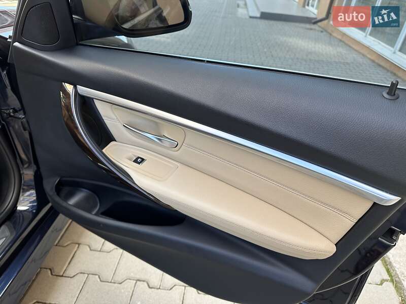 Седан BMW 3 Series 2017 в Киеве
