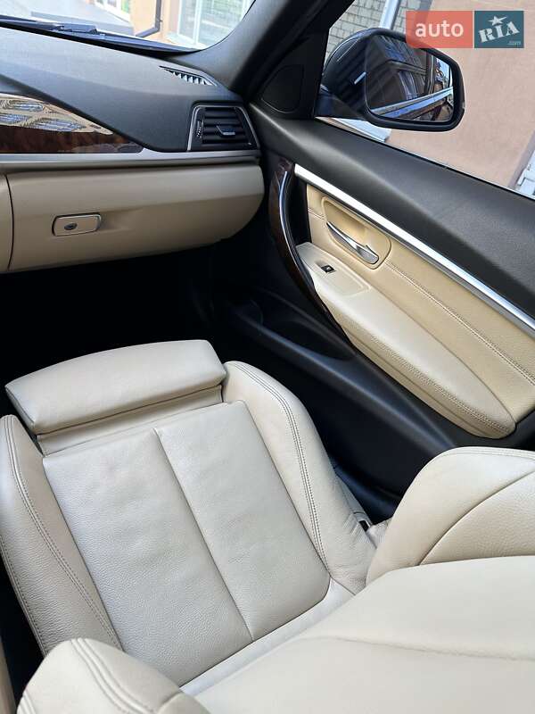 Седан BMW 3 Series 2017 в Киеве