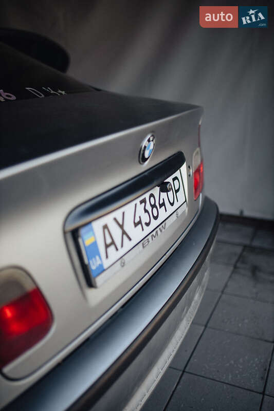 Седан BMW 3 Series 2004 в Харькове