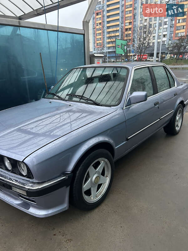 Седан BMW 3 Series 1987 в Киеве
