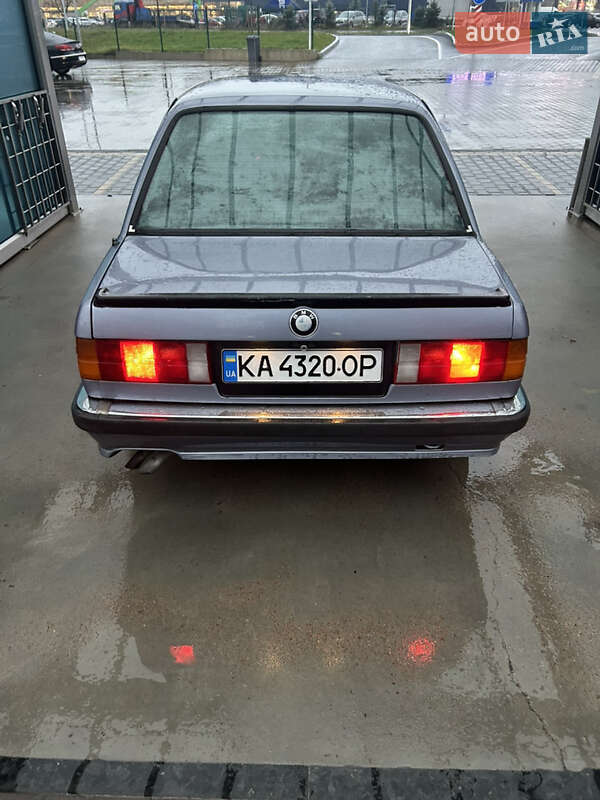 Седан BMW 3 Series 1987 в Киеве