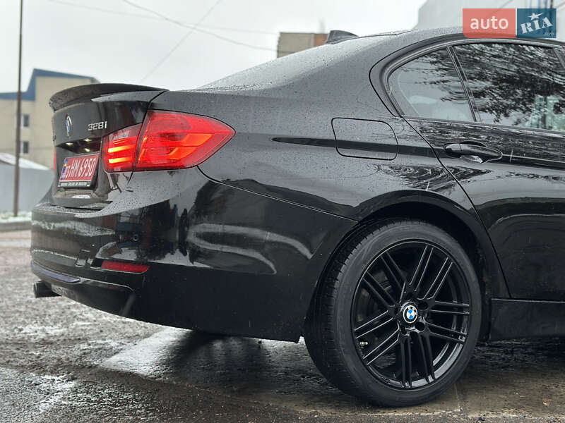 Седан BMW 3 Series 2015 в Луцьку