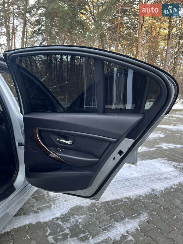 Седан BMW 3 Series 2013 в Новояворівську