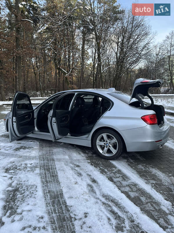 Седан BMW 3 Series 2013 в Новояворівську