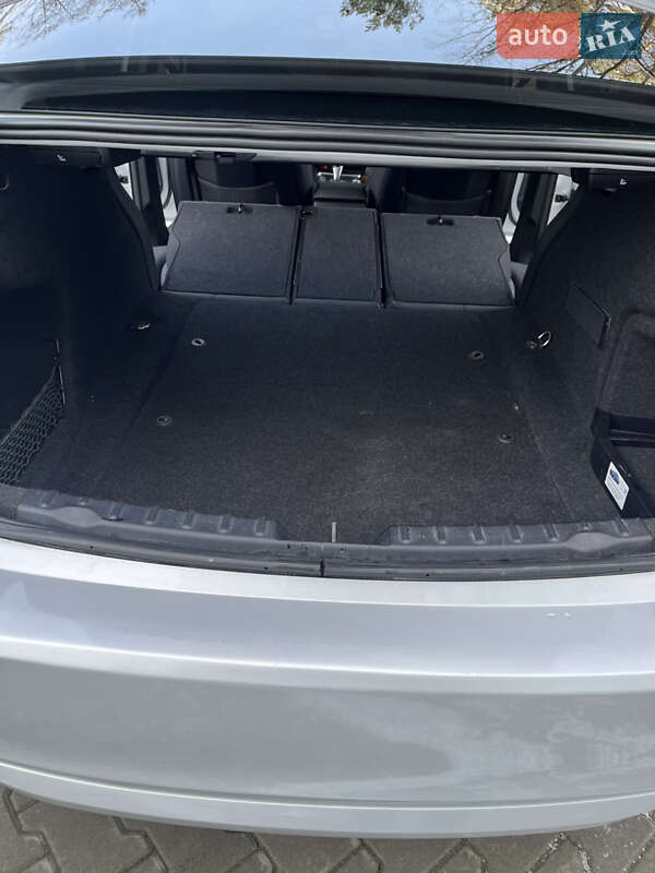 Седан BMW 3 Series 2013 в Новояворівську