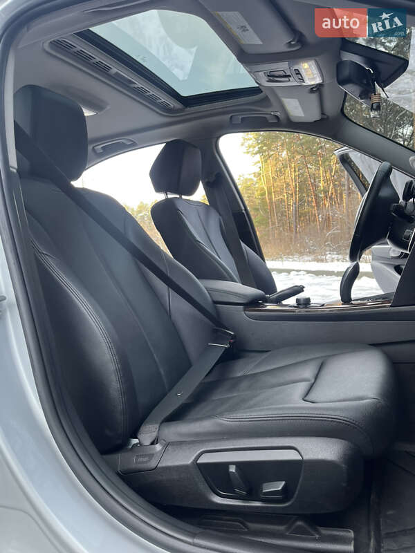 Седан BMW 3 Series 2013 в Новояворівську