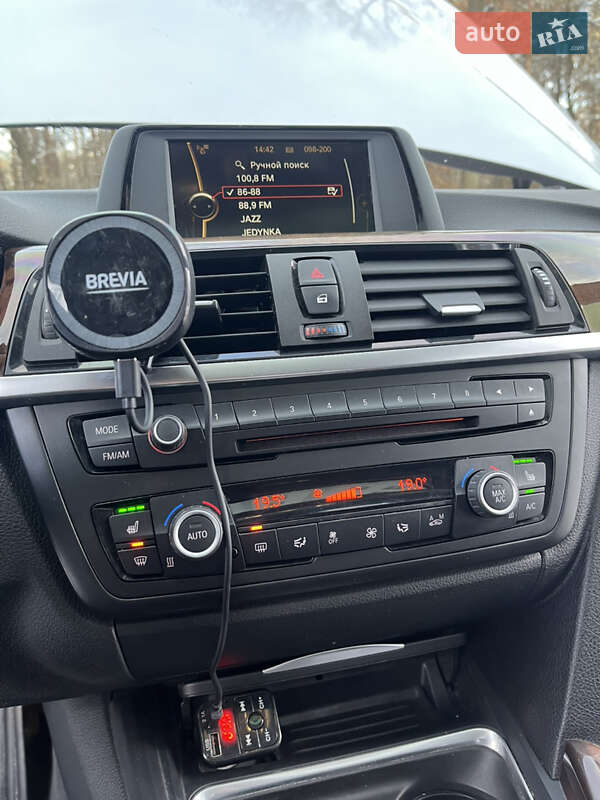 Седан BMW 3 Series 2013 в Новояворівську