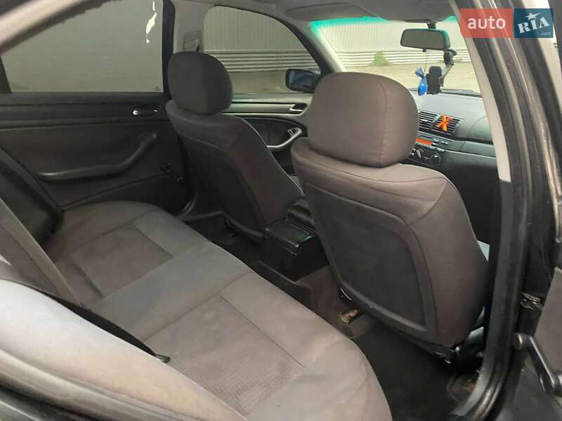 Седан BMW 3 Series 2003 в Коцюбинском