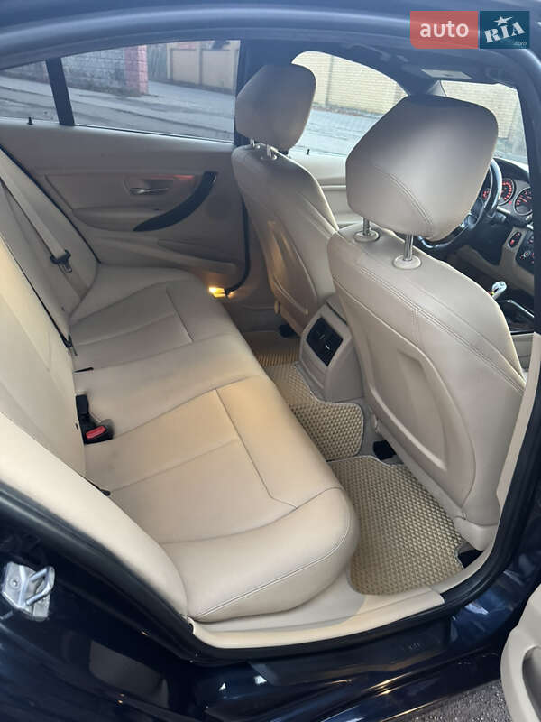 Седан BMW 3 Series 2015 в Хмельницком