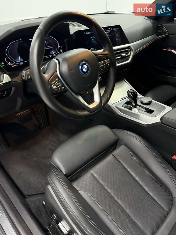 Седан BMW 3 Series 2022 в Одессе
