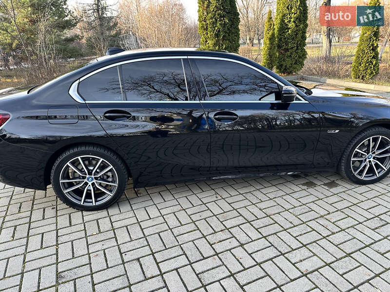 Седан BMW 3 Series 2022 в Києві