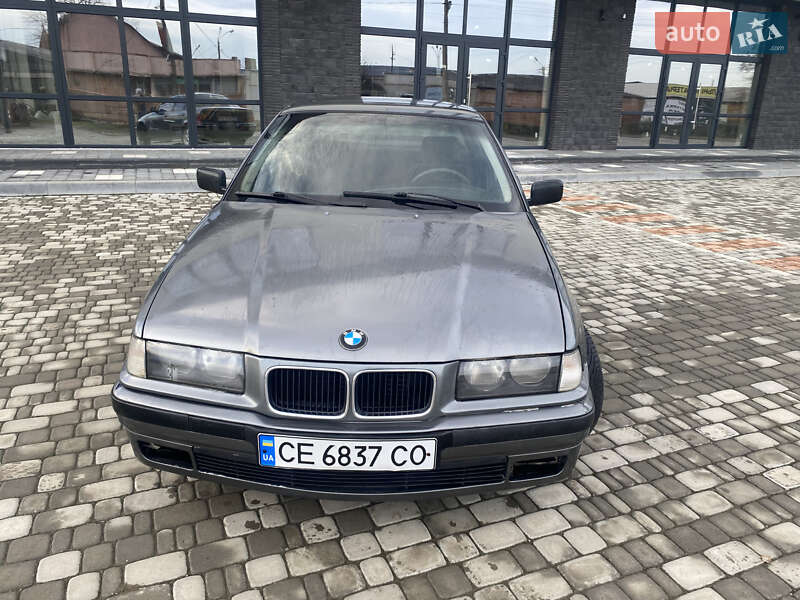 Седан BMW 3 Series 1993 в Хотине