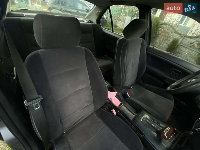 Седан BMW 3 Series 1993 в Хотине