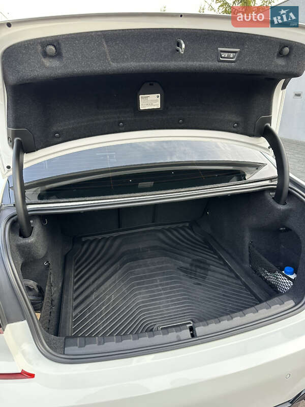 Седан BMW 3 Series 2019 в Киеве