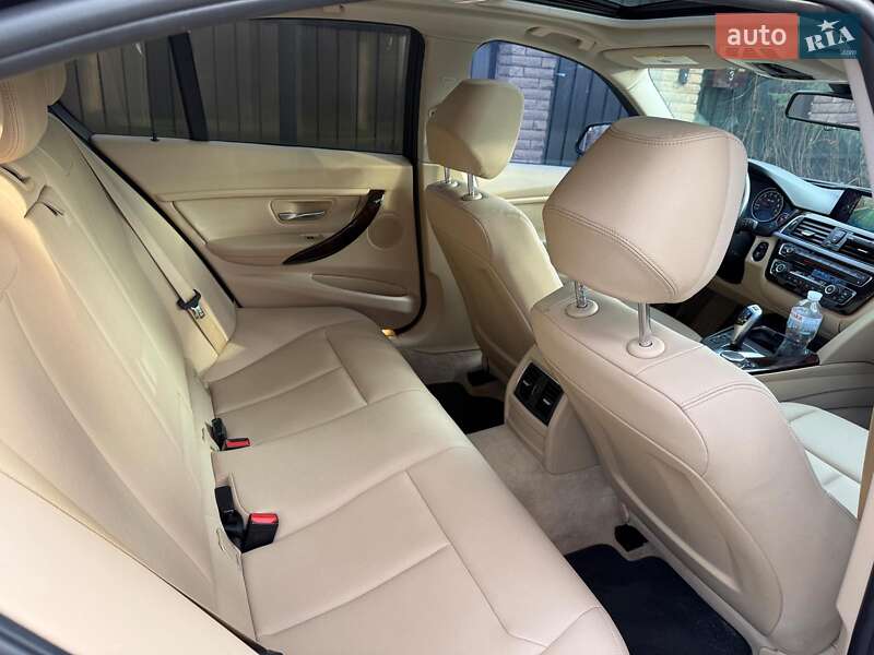 Седан BMW 3 Series 2016 в Киеве