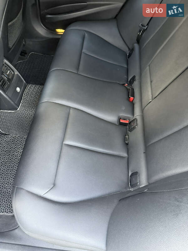 Седан BMW 3 Series 2012 в Чернівцях