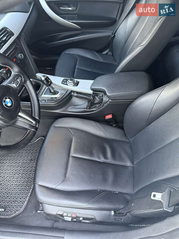 Седан BMW 3 Series 2012 в Чернівцях