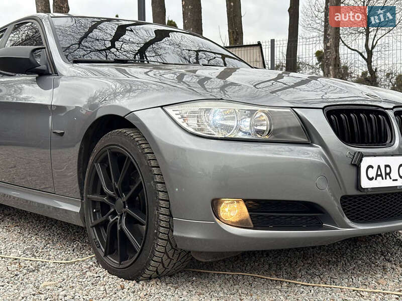 Седан BMW 3 Series 2010 в Стрые